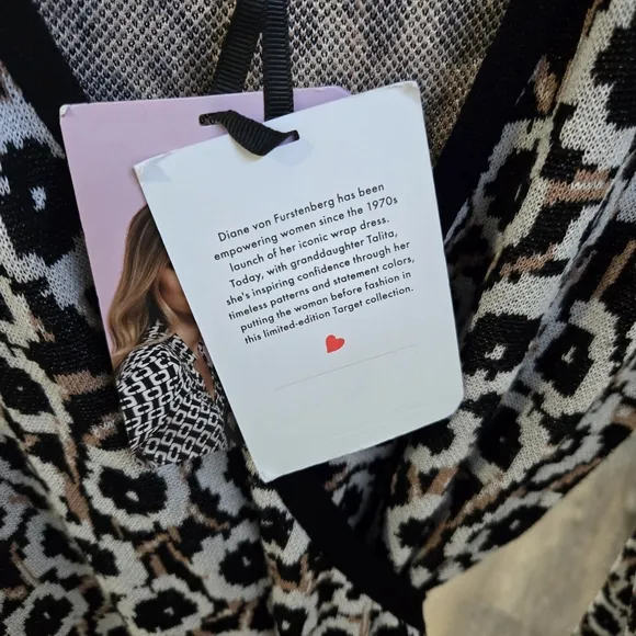 🐢 Diane Von Furstenberg for Target DVF V-Neck Neutral Poppy Wrap Sweater. XXS