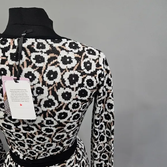 🐢 Diane Von Furstenberg for Target DVF V-Neck Neutral Poppy Wrap Sweater. XXS