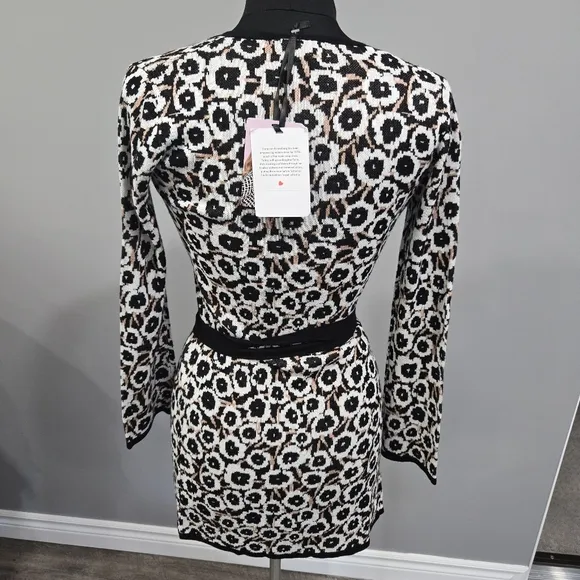 🐢 Diane Von Furstenberg for Target DVF V-Neck Neutral Poppy Wrap Sweater. XXS