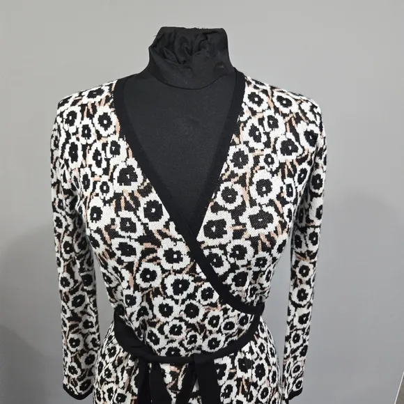 🐢 Diane Von Furstenberg for Target DVF V-Neck Neutral Poppy Wrap Sweater. XXS
