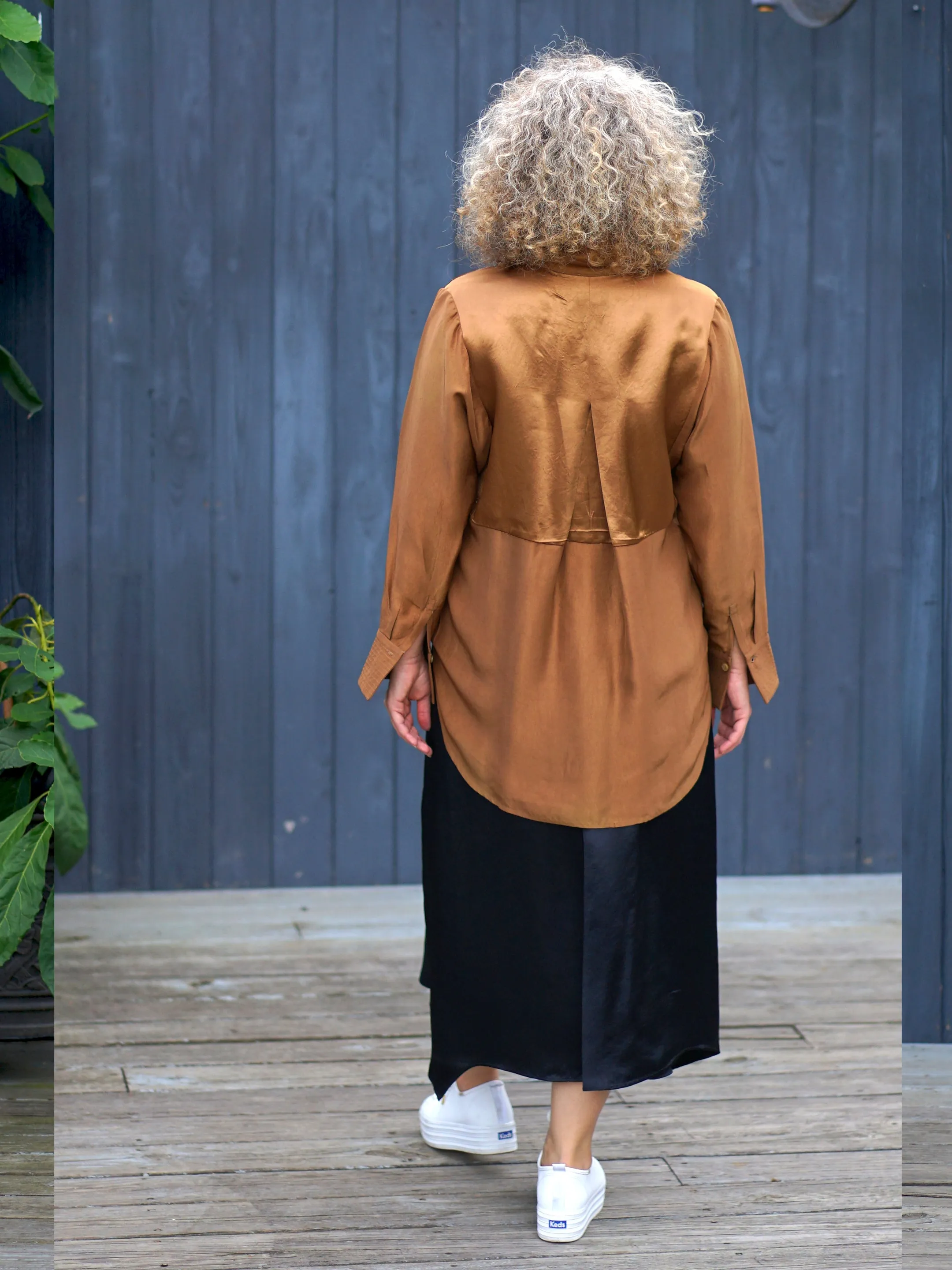 A NAIMA SILK FEEL TOP IN GOLD