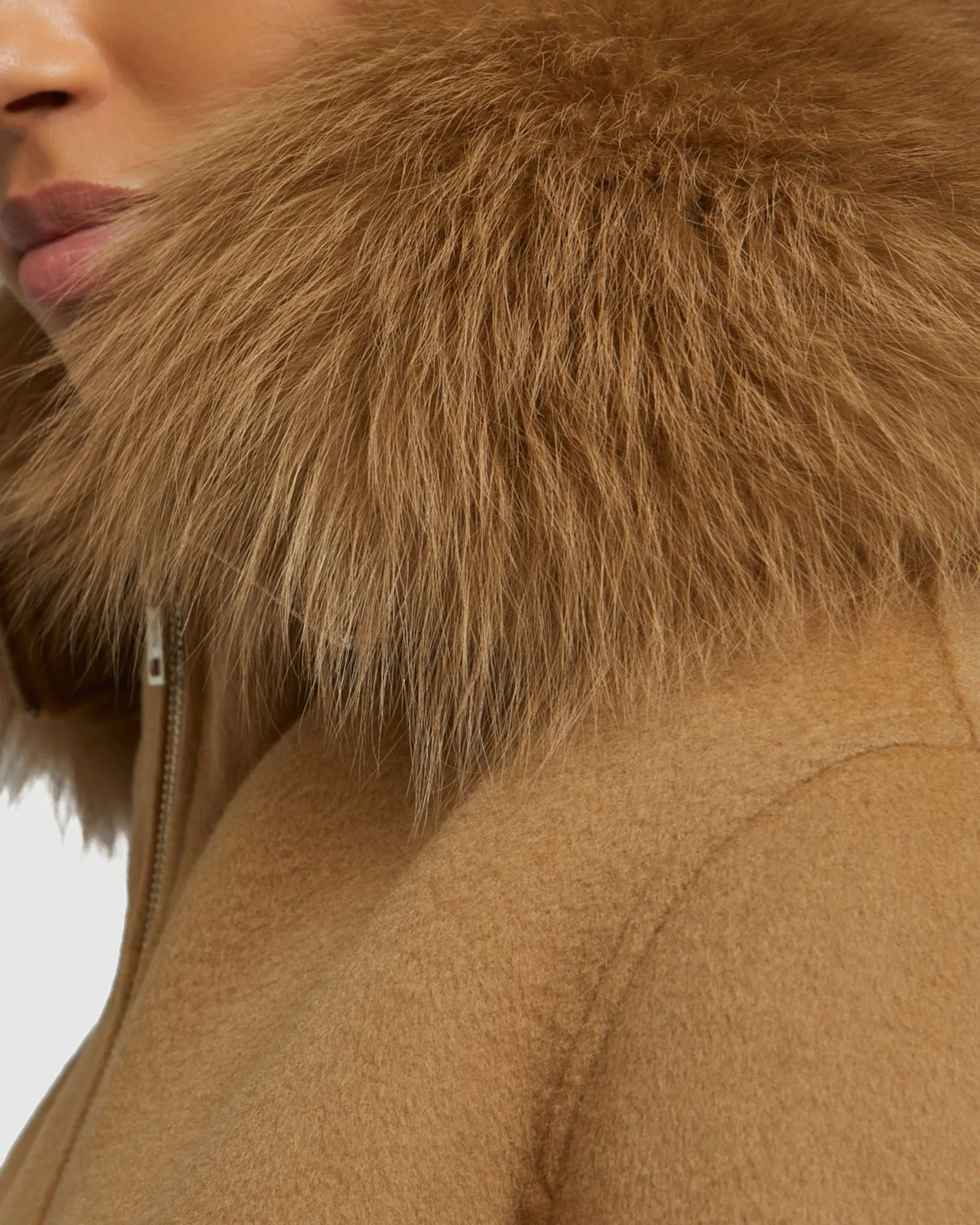 Cropped jacket in cashmere wool with fox fur collar