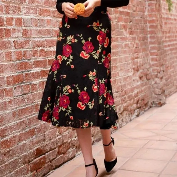 Eva Franco Floral Embroidered black  Skirt with red roses tulip shape NWT midi