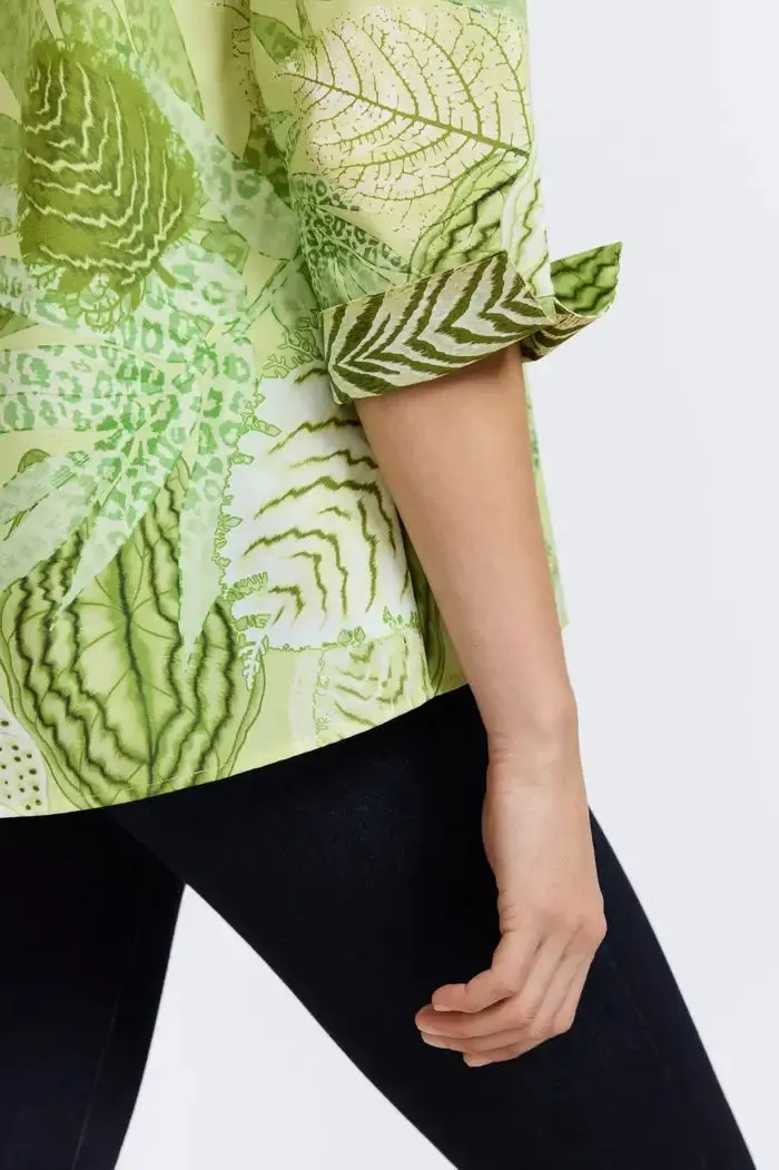 Foxcroft Agnes Linen Giraffe Shirt in Leaf Green