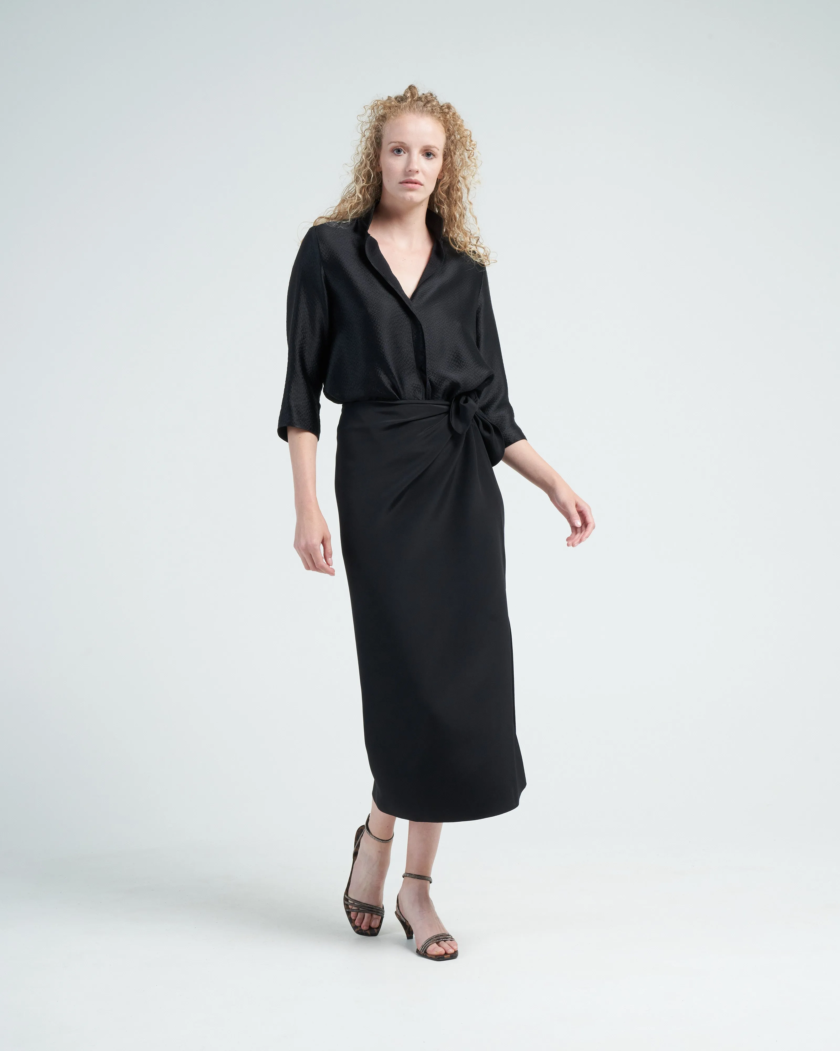 frolic top - black
