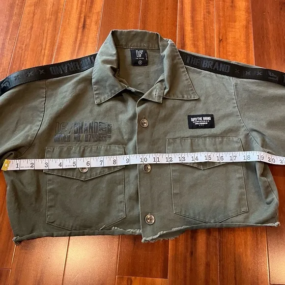 LF The Brand Olive Green Jacket Button Front Frayed Hem Cropped Utility Sz Small