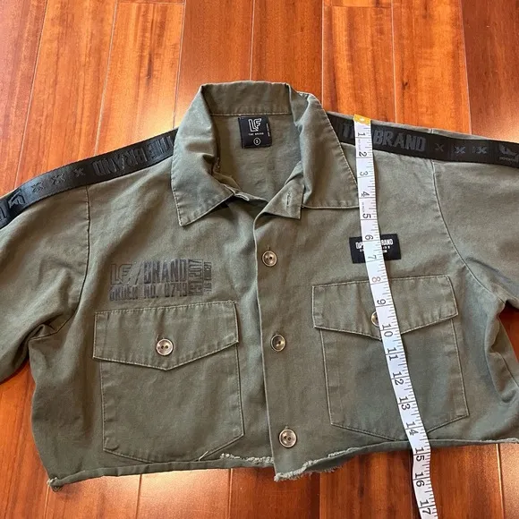 LF The Brand Olive Green Jacket Button Front Frayed Hem Cropped Utility Sz Small