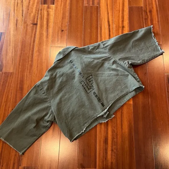 LF The Brand Olive Green Jacket Button Front Frayed Hem Cropped Utility Sz Small