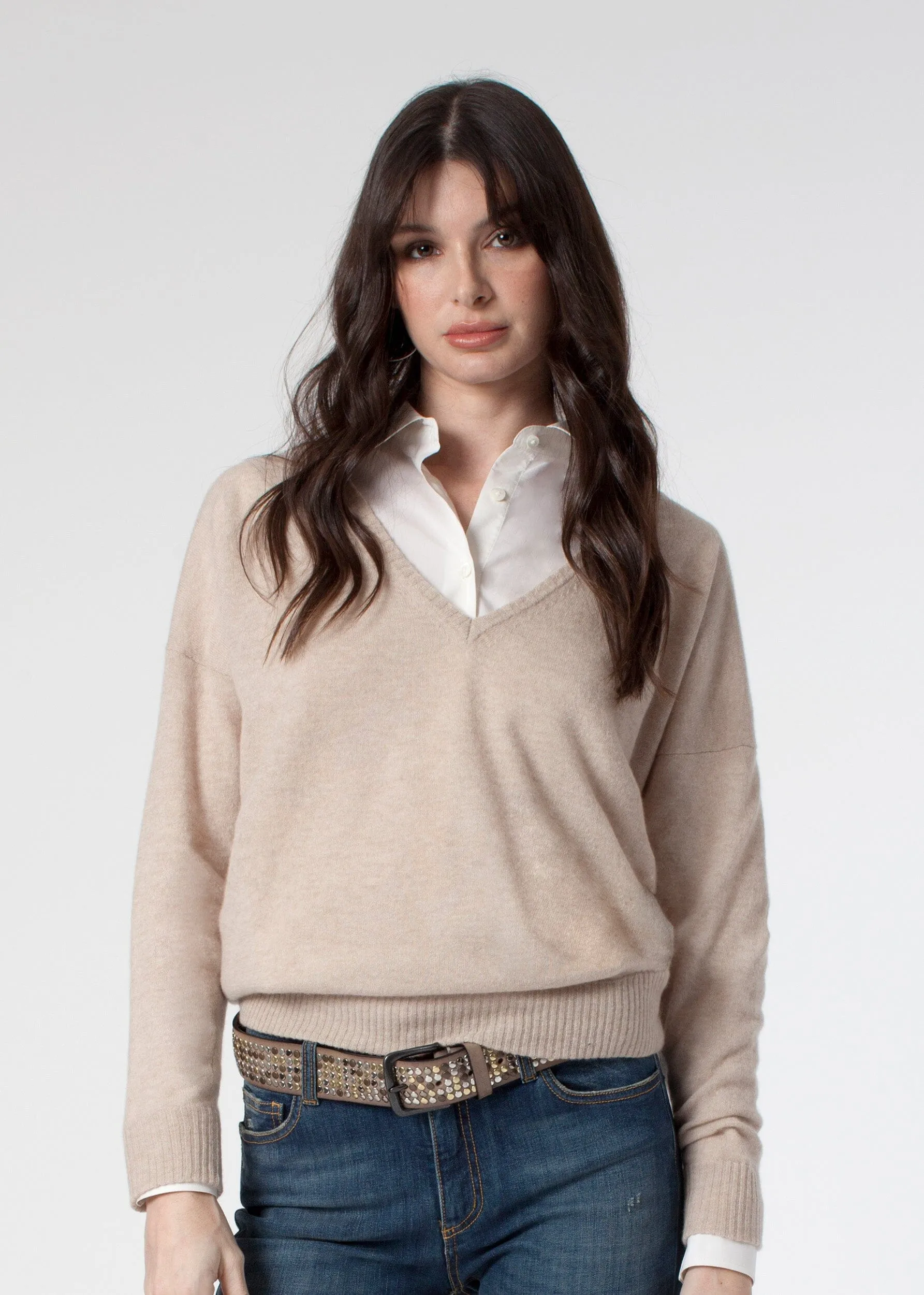 LIA V-NECK SWEATER