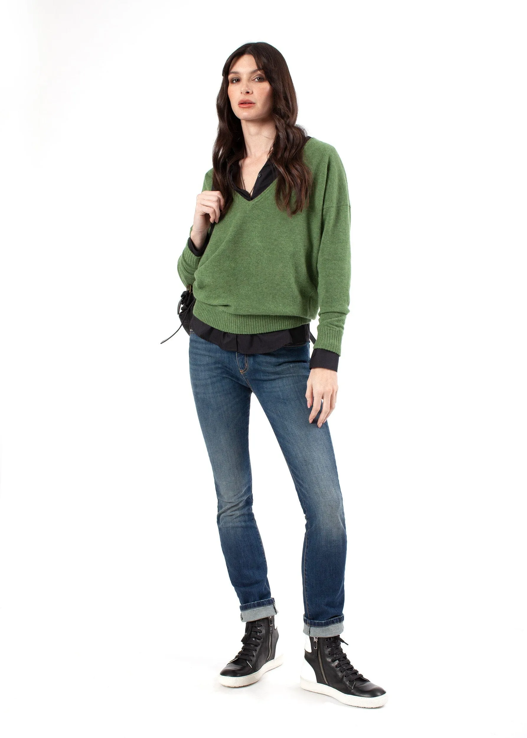 LIA V-NECK SWEATER