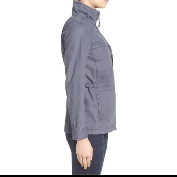 Madewell fleet utility jacket in a blue / gray color. Size XXS.