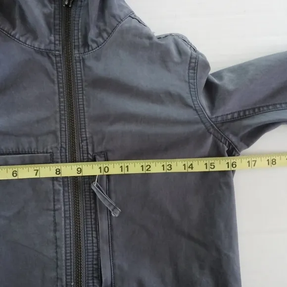 Madewell fleet utility jacket in a blue / gray color. Size XXS.