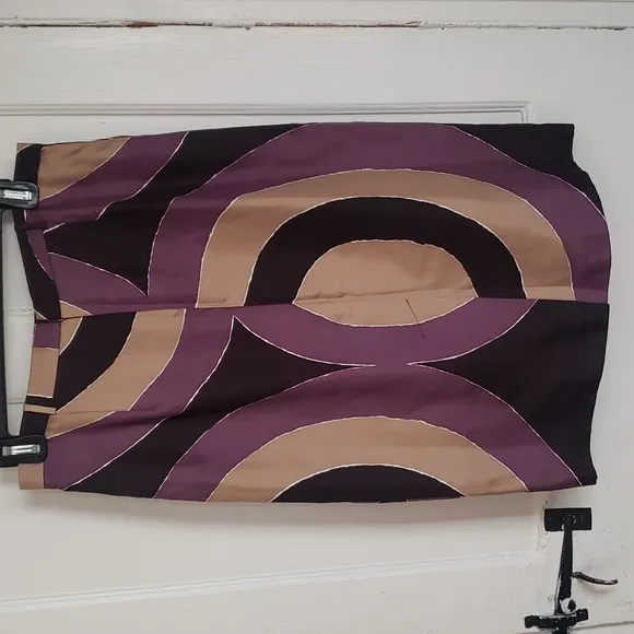 MaxMara skirt in abstract purple, gold and black design - 100% silk- Siz…