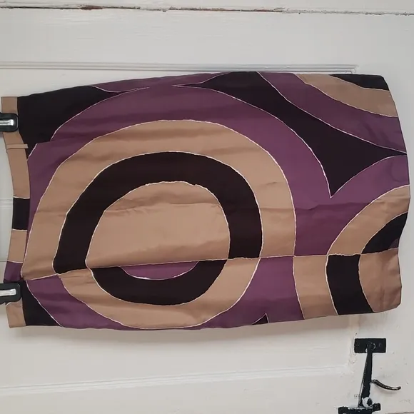 MaxMara skirt in abstract purple, gold and black design - 100% silk- Siz…