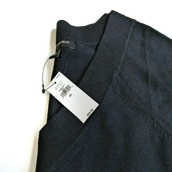 New Banana Republic Vneck XS Black Cotton Modal