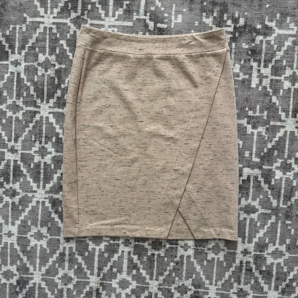 NWOT Kenzie Midi Pencil Skirt Tulip Front Beige Grey