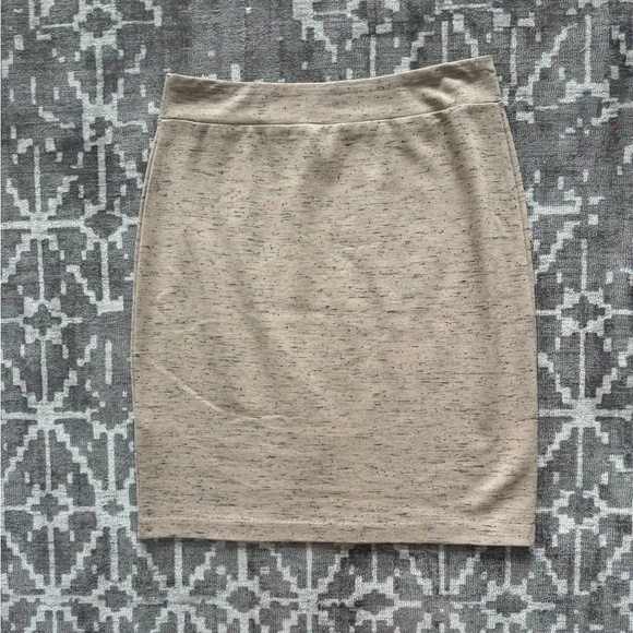 NWOT Kenzie Midi Pencil Skirt Tulip Front Beige Grey