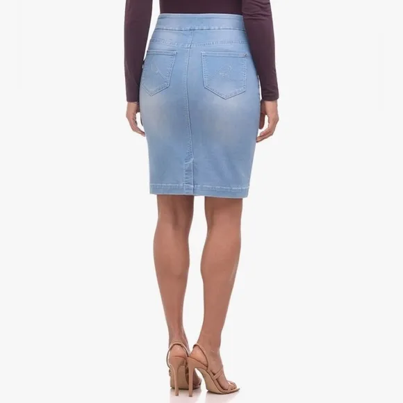 NWOT Rekucci Ease Into Comfort Pull-On Stretch Light Wash Denim Skirt Size 10
