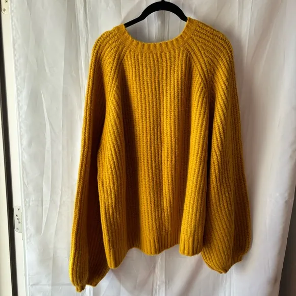 Savage x Fenty Fuzx Fit knit v-neck sweater honeycombs yellow SZ L. NWOT