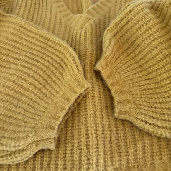 Savage x Fenty Fuzx Fit knit v-neck sweater honeycombs yellow SZ L. NWOT