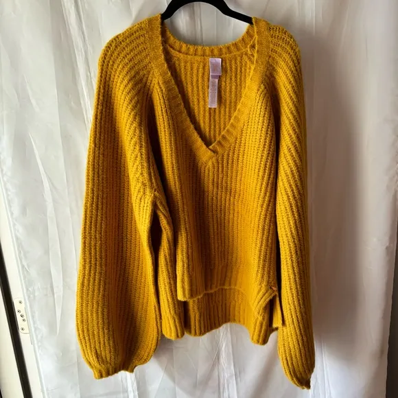 Savage x Fenty Fuzx Fit knit v-neck sweater honeycombs yellow SZ L. NWOT