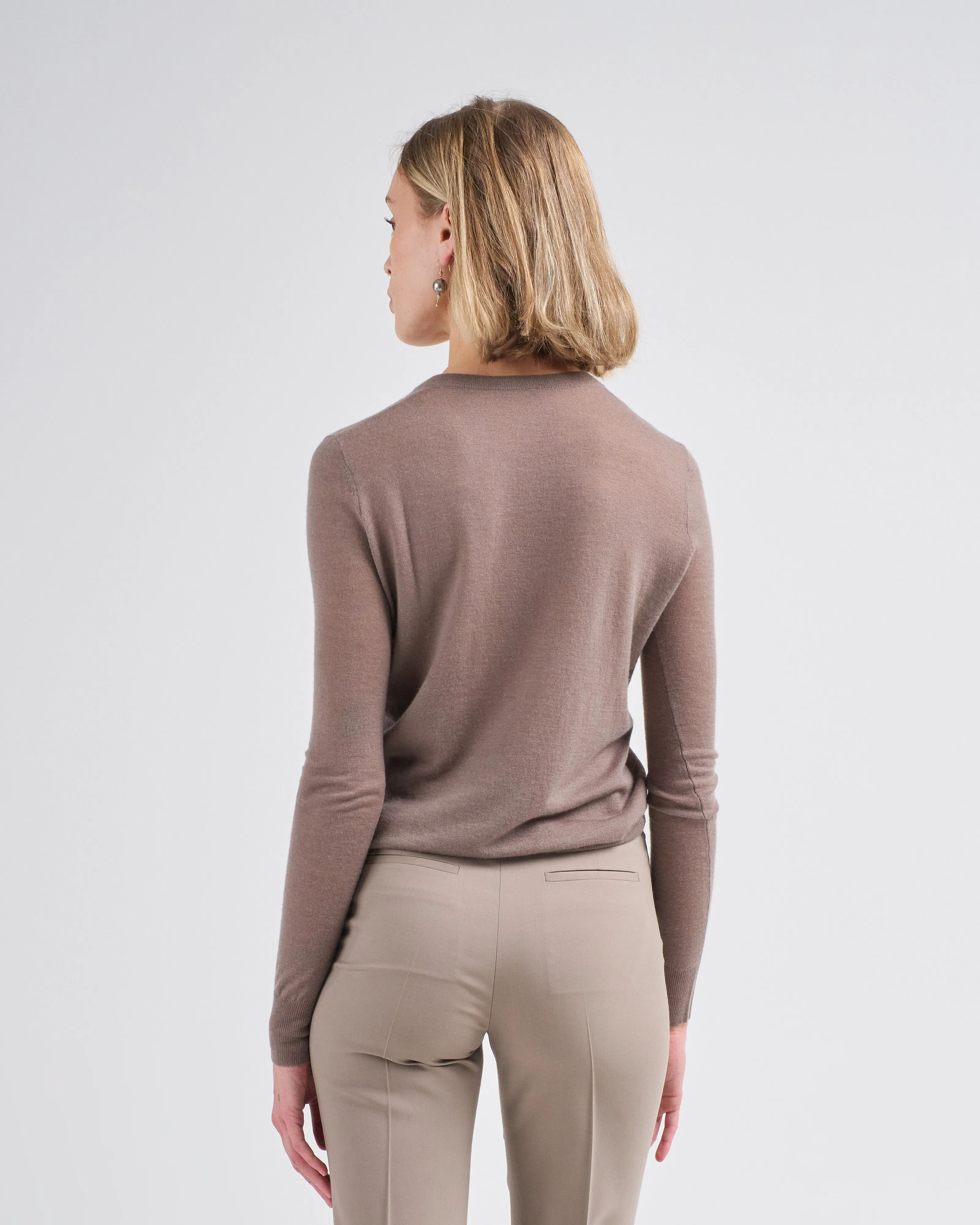 v-neck ls sweater