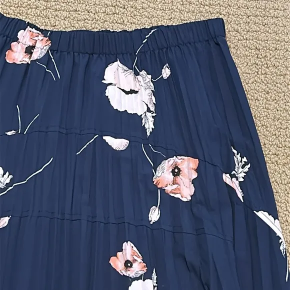 Vince Tossed Poppy A-Line Pleated Tulip Skirt Marine Blue Shark Bite Hem Small