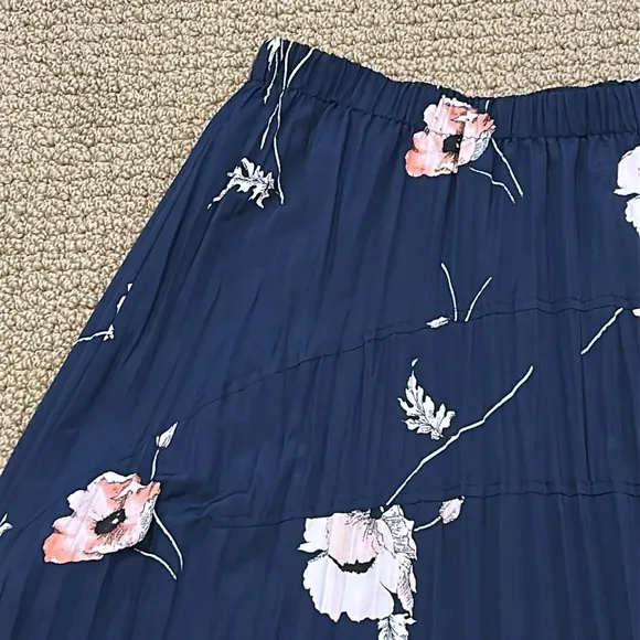 Vince Tossed Poppy A-Line Pleated Tulip Skirt Marine Blue Shark Bite Hem Small