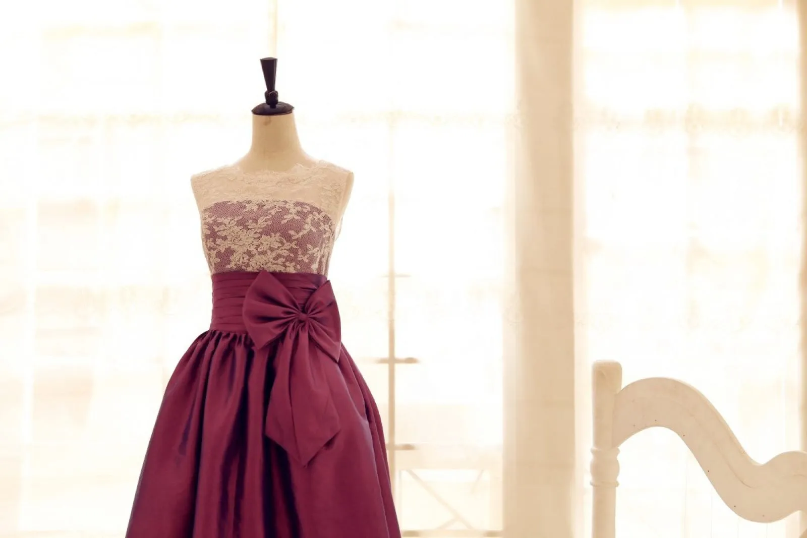 Vintage Ivory Lace Dark Raspberry Taffeta V Back Short Bridesmaid Dress